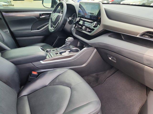 used 2022 Toyota Highlander car, priced at $39,500