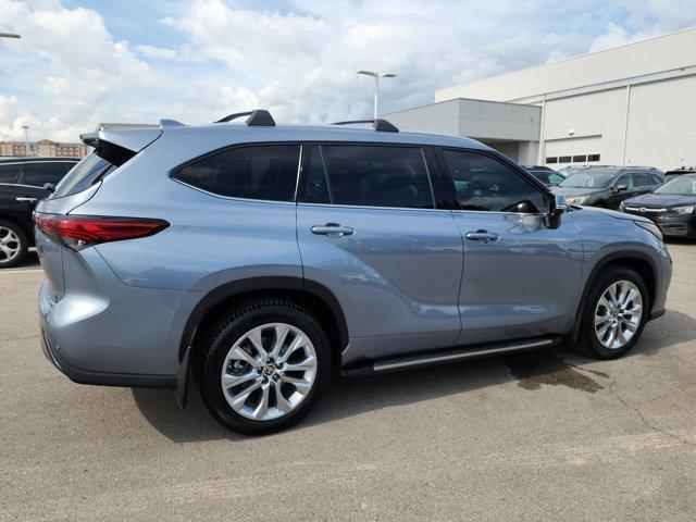 used 2022 Toyota Highlander car, priced at $39,500