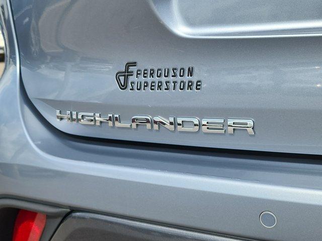 used 2022 Toyota Highlander car, priced at $39,500