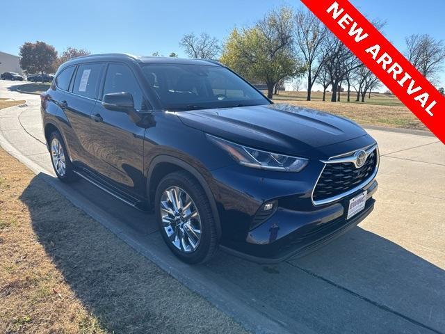 used 2020 Toyota Highlander car, priced at $33,000