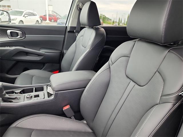 new 2025 Kia Sorento car, priced at $38,630