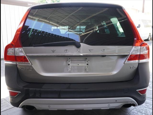 used 2015 Volvo XC70 car, priced at $9,800