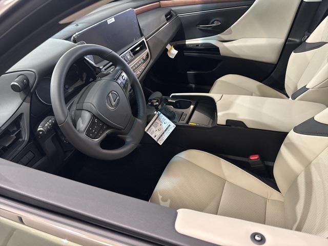 new 2025 Lexus ES 350 car, priced at $50,329