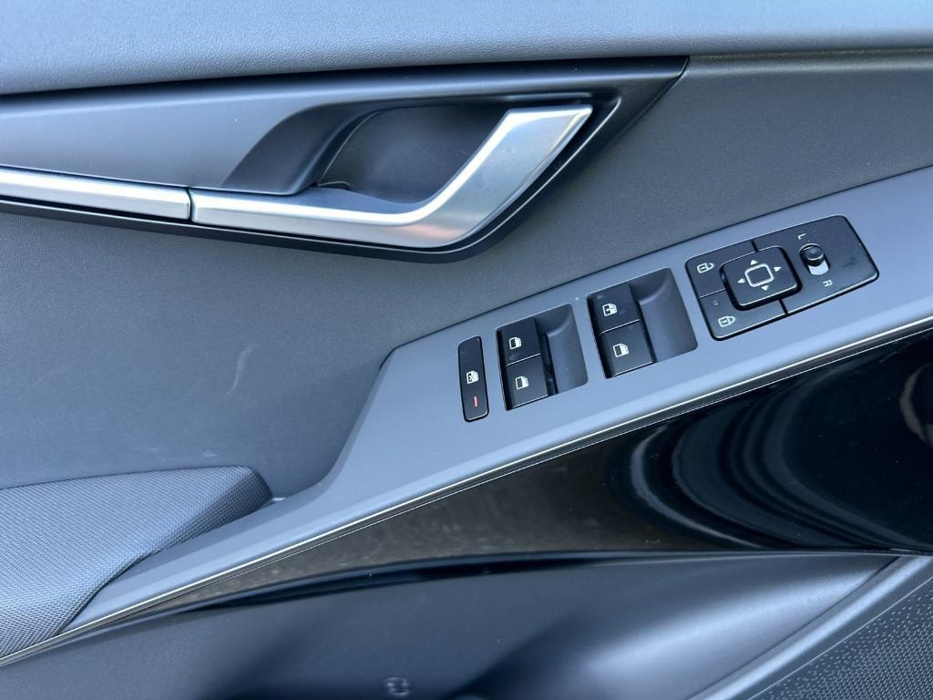 new 2025 Kia Niro Plug-In Hybrid car, priced at $36,535