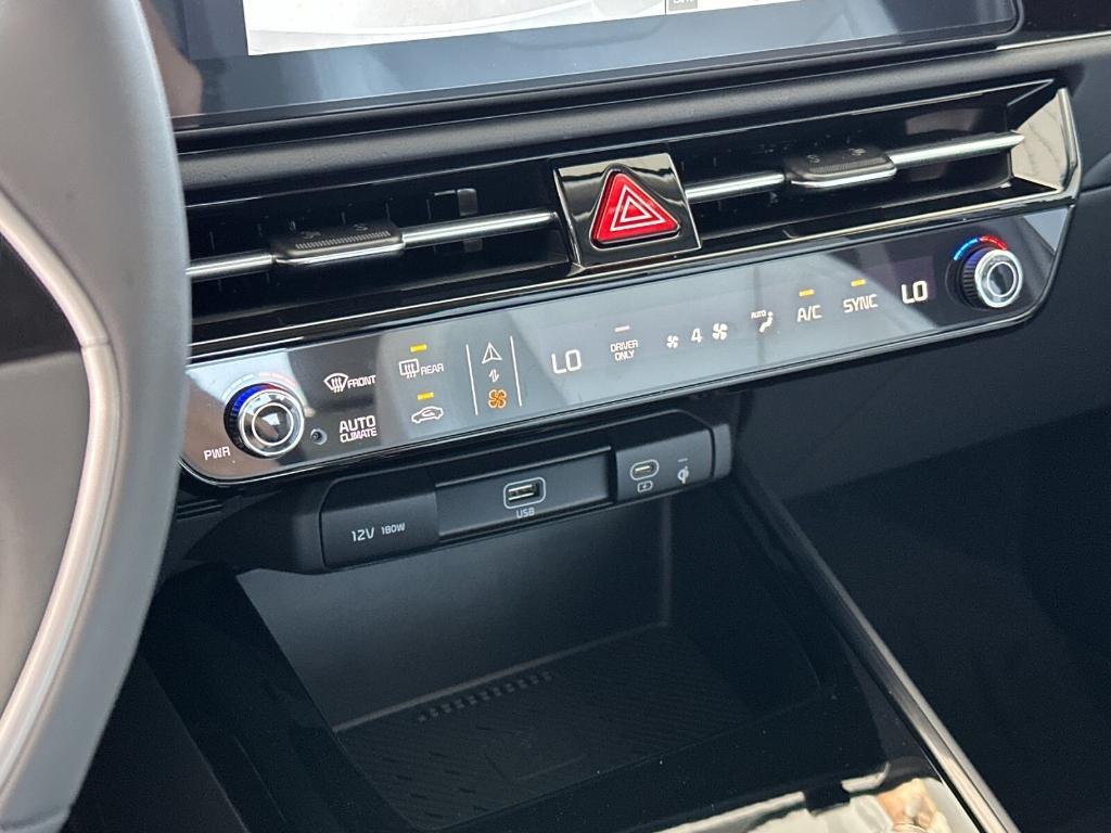 new 2025 Kia Niro car, priced at $33,660