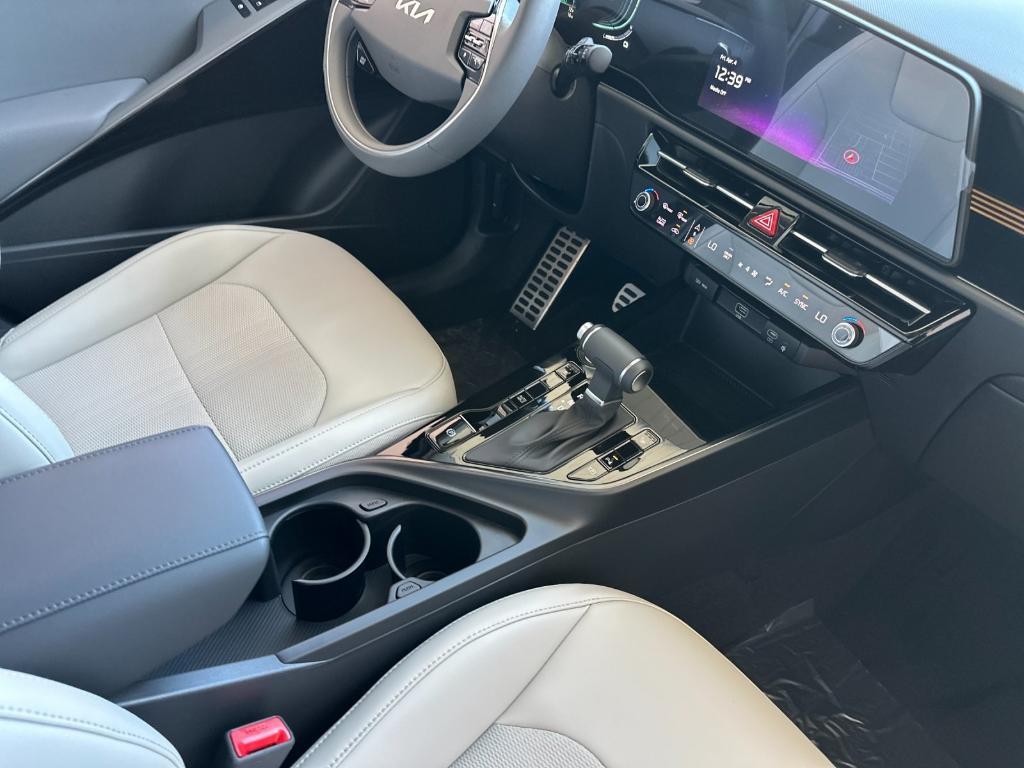 new 2025 Kia Niro car, priced at $33,660