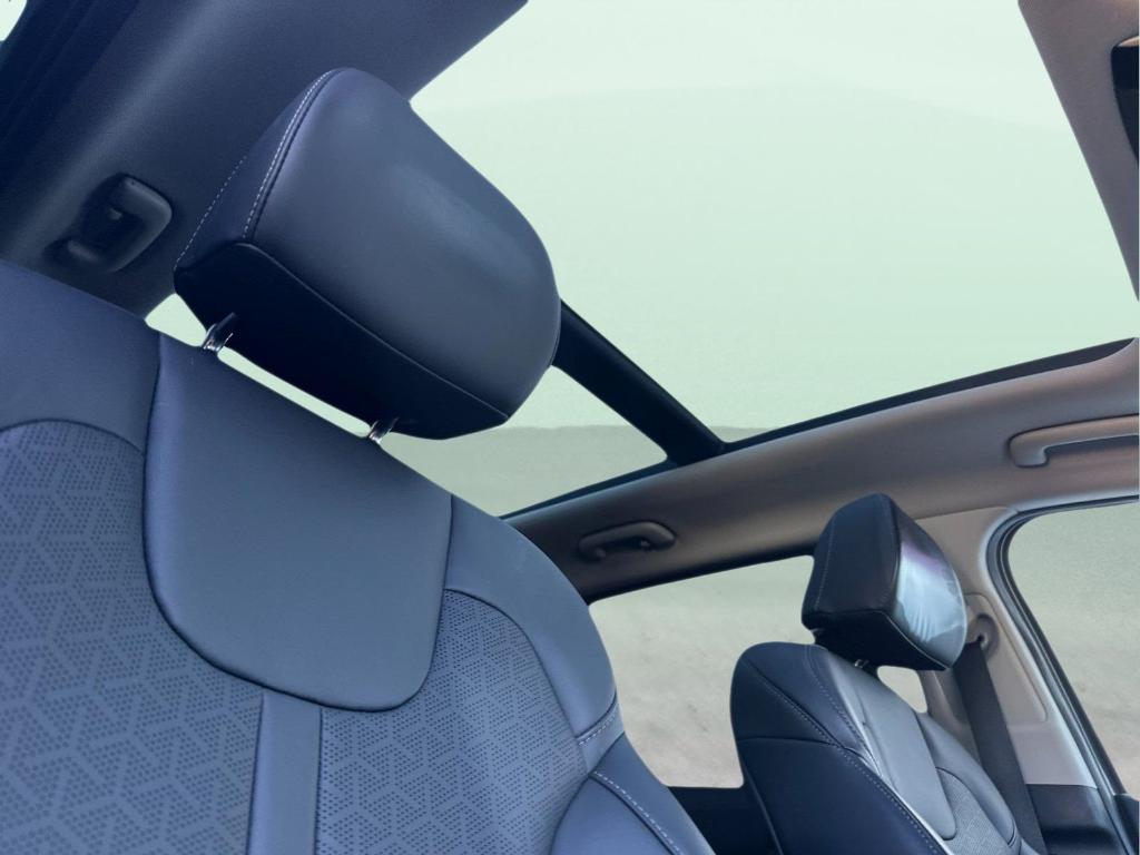 used 2022 Kia Sorento Hybrid car, priced at $23,777