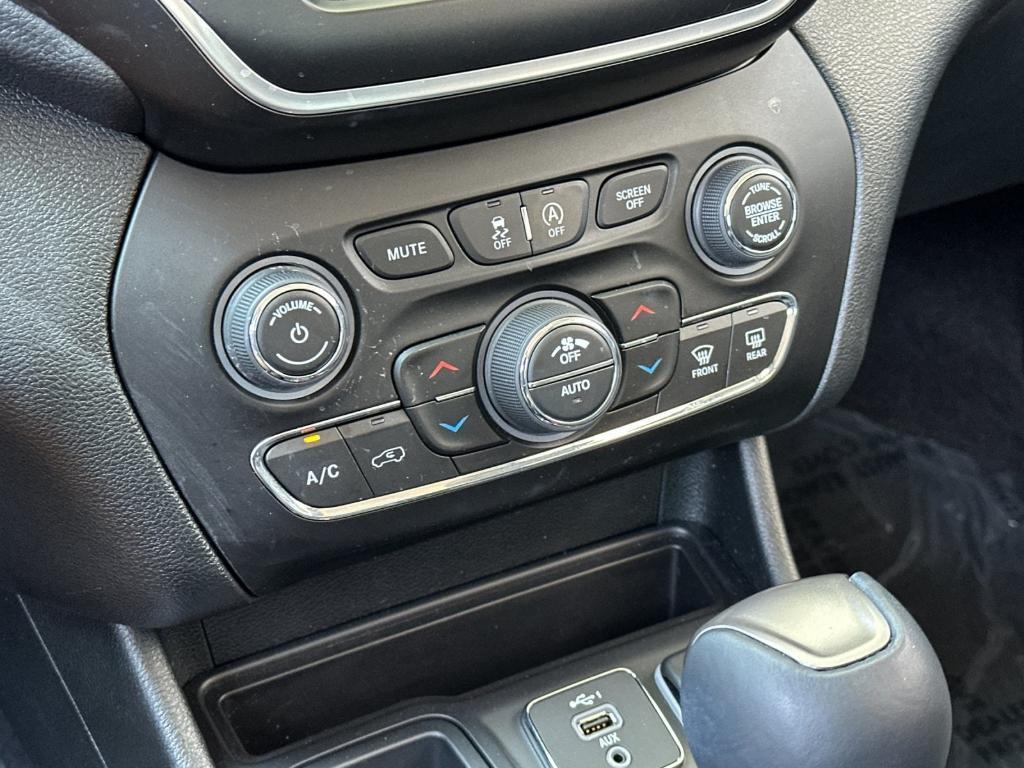 used 2022 Jeep Cherokee car, priced at $22,777