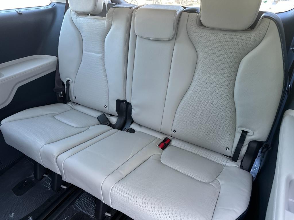 new 2026 Kia Carnival Hybrid car, priced at $53,090