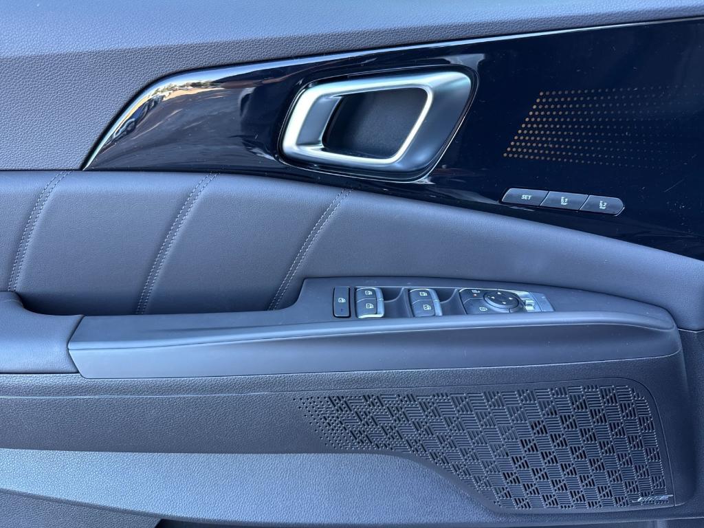 new 2026 Kia Carnival Hybrid car, priced at $55,365