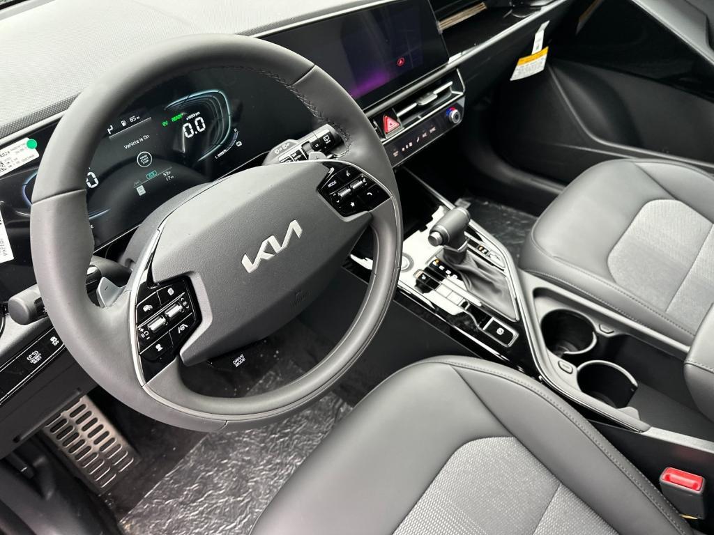 new 2025 Kia Niro car, priced at $33,660