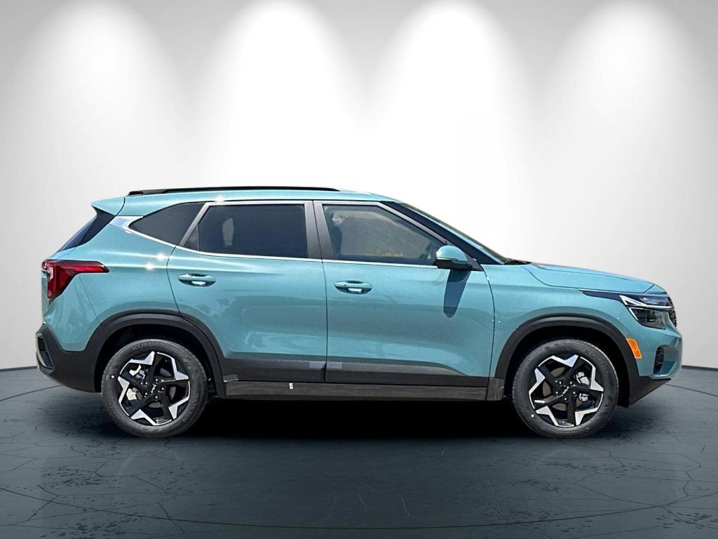 new 2025 Kia Seltos car, priced at $28,575