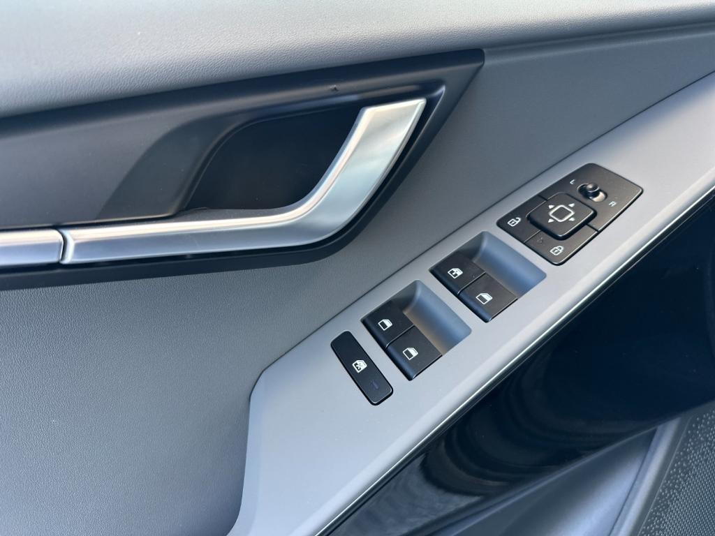 new 2025 Kia Niro car, priced at $31,735