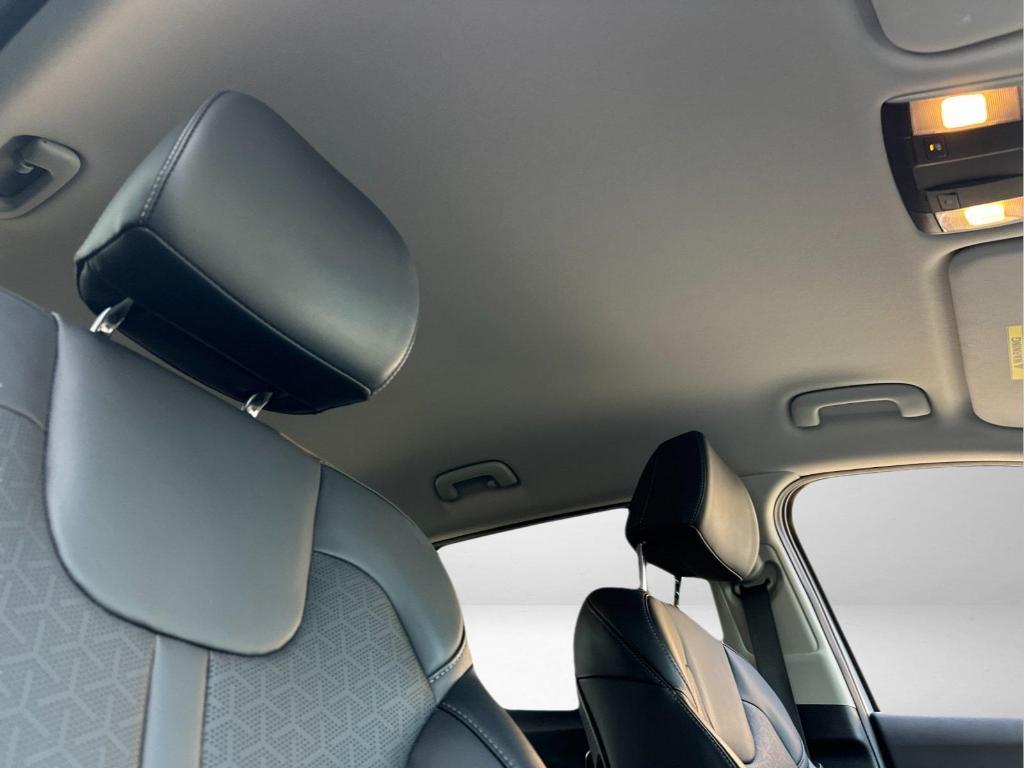 used 2022 Kia Sorento Hybrid car, priced at $29,995