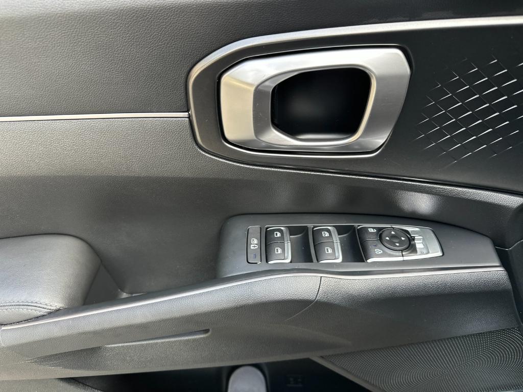 used 2022 Kia Sorento Hybrid car, priced at $29,995
