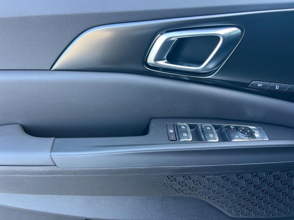 new 2025 Kia Carnival Hybrid car, priced at $51,095