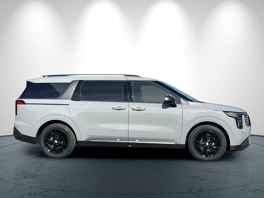 new 2025 Kia Carnival Hybrid car, priced at $51,095