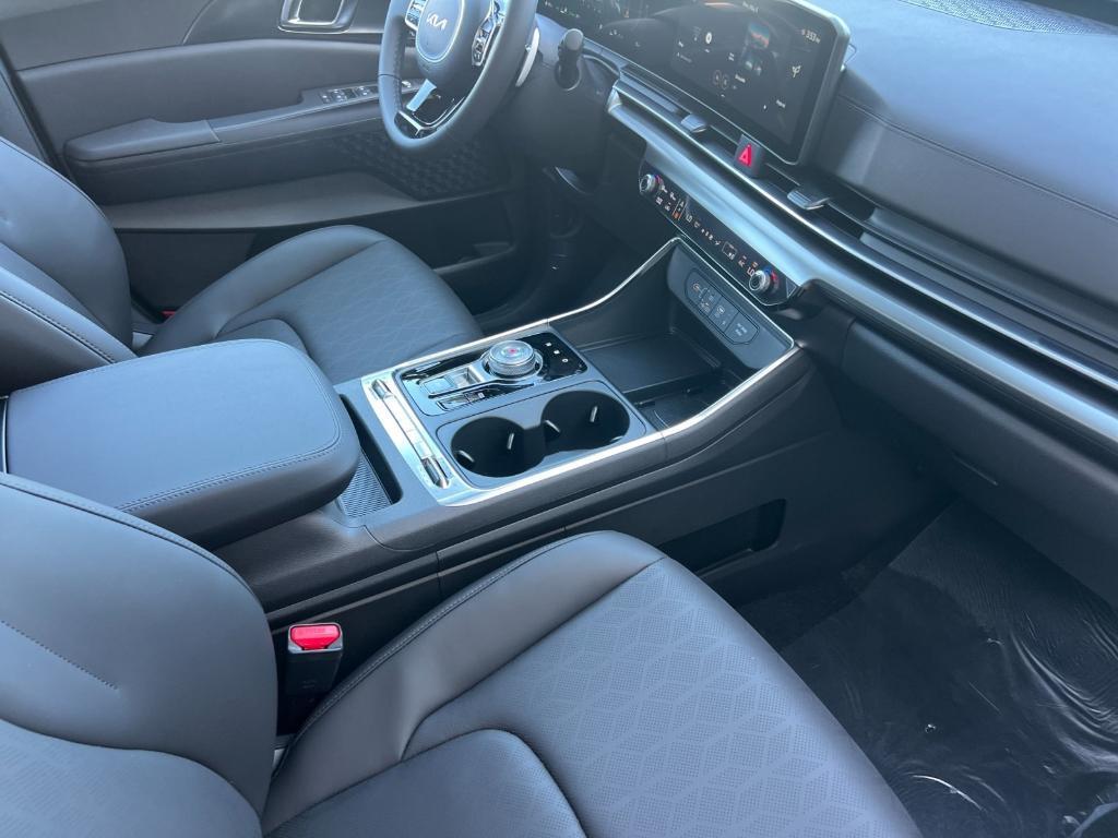 new 2025 Kia Carnival Hybrid car, priced at $51,095