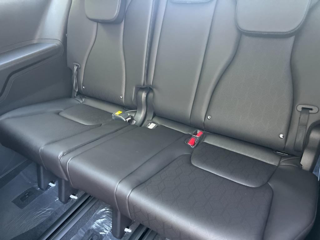 new 2025 Kia Carnival Hybrid car, priced at $51,095