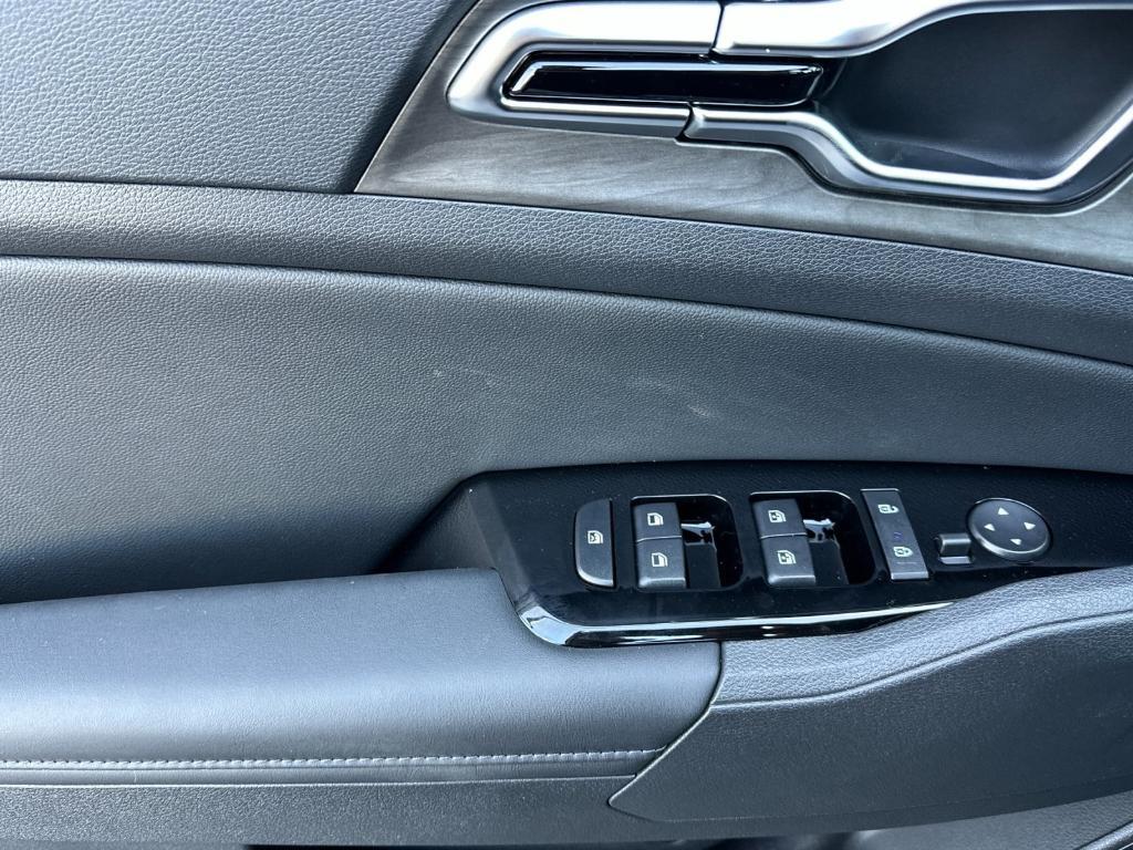 new 2025 Kia Sportage Plug-In Hybrid car, priced at $46,035