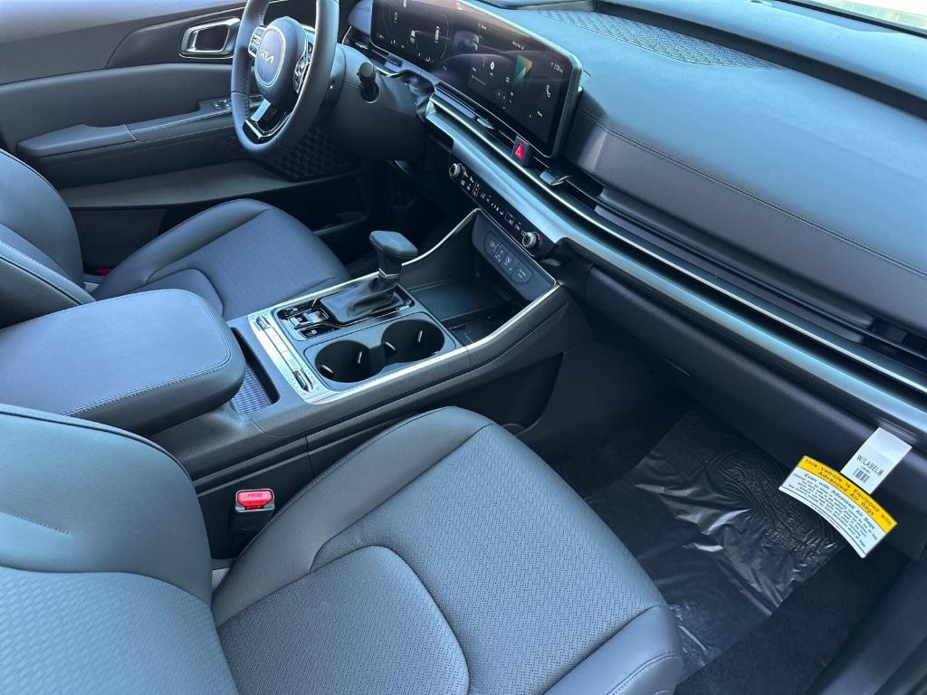 new 2025 Kia Carnival car, priced at $53,095
