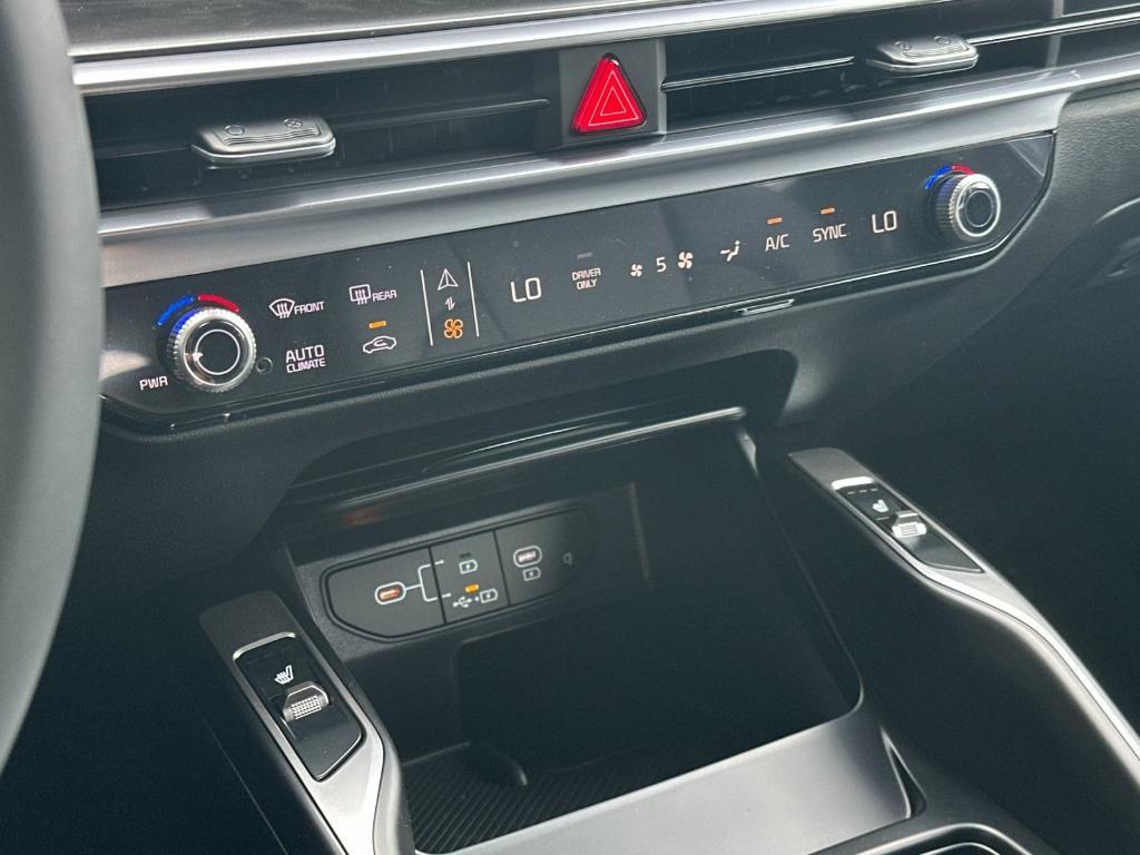 new 2025 Kia Sorento Hybrid car, priced at $42,130