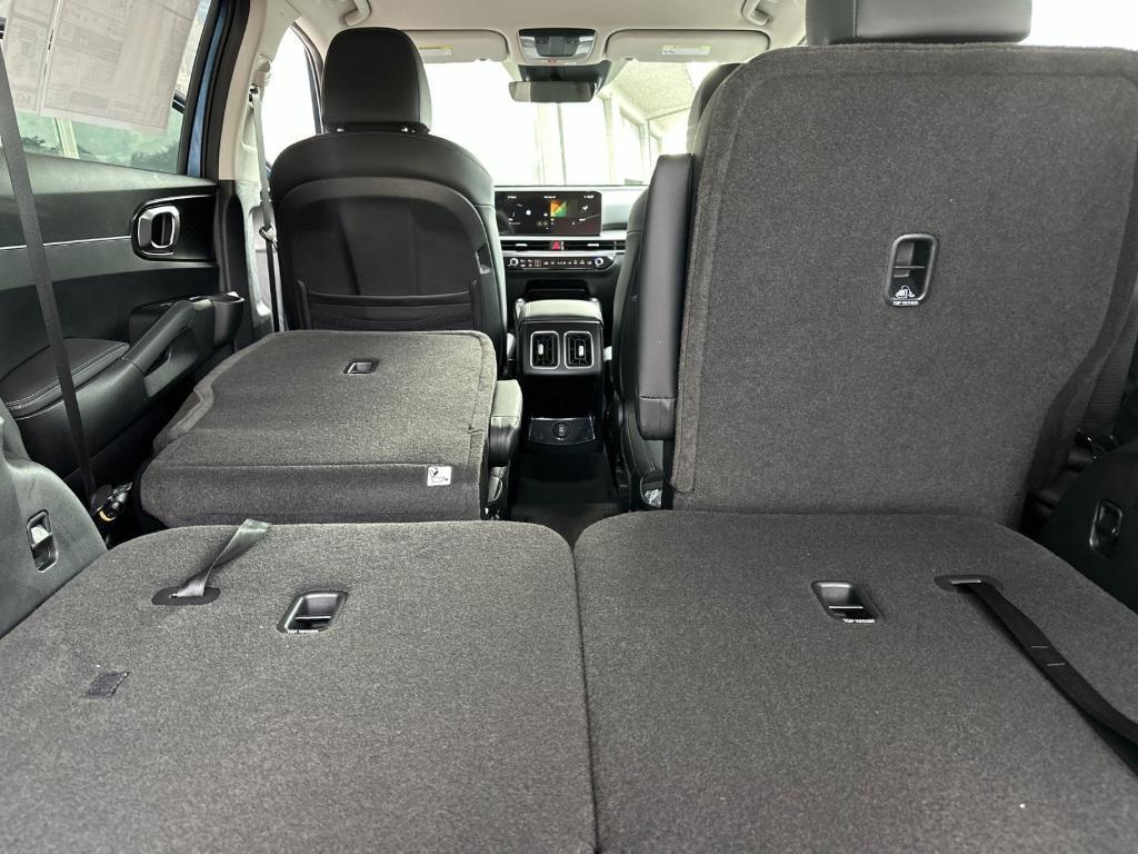 new 2025 Kia Sorento Hybrid car, priced at $42,130