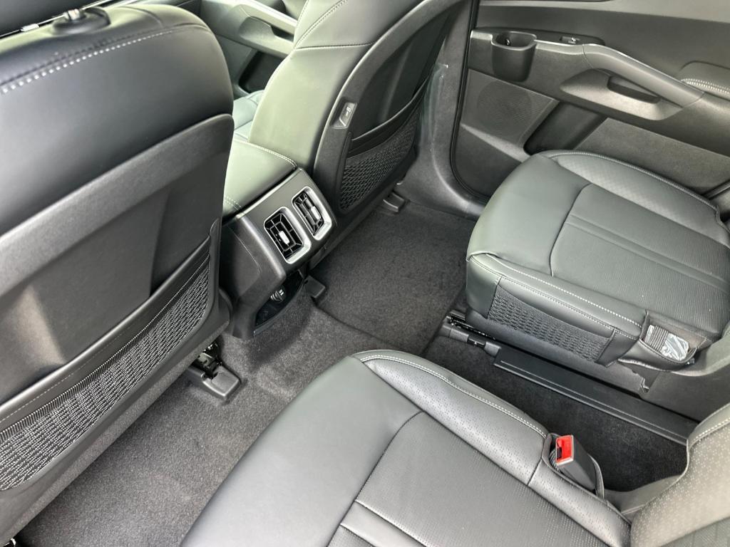 new 2025 Kia Sorento Hybrid car, priced at $42,130