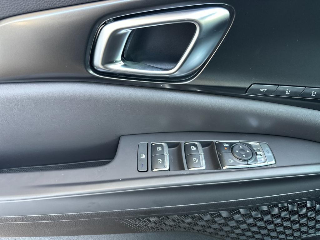 new 2025 Kia Carnival Hybrid car, priced at $57,165