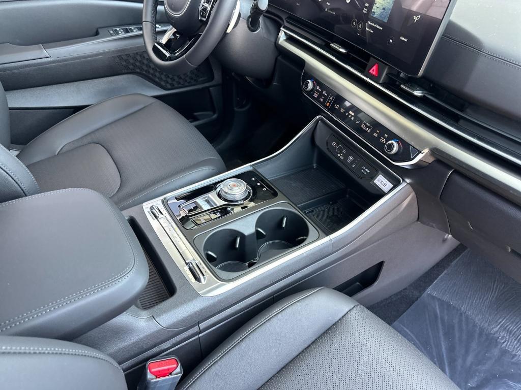 new 2025 Kia Carnival Hybrid car, priced at $57,165
