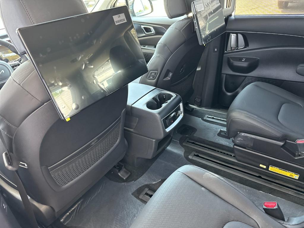 new 2025 Kia Carnival Hybrid car, priced at $57,165
