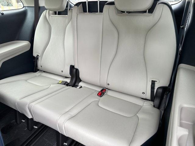 new 2025 Kia Carnival Hybrid car, priced at $48,092