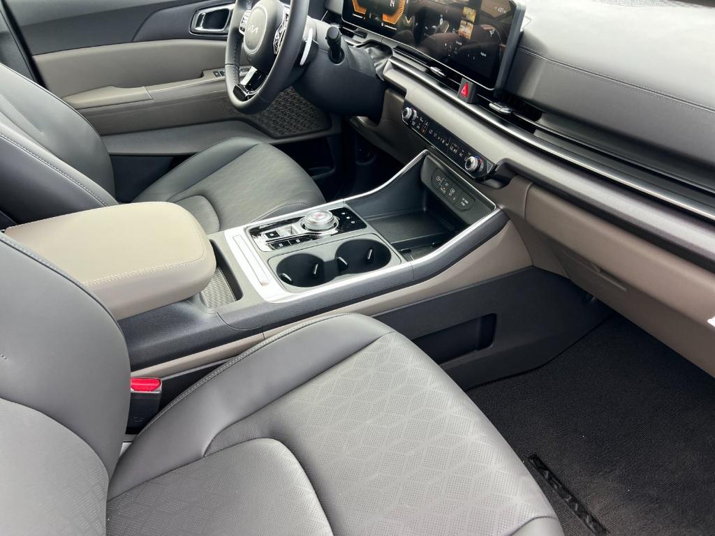 new 2026 Kia Carnival Hybrid car