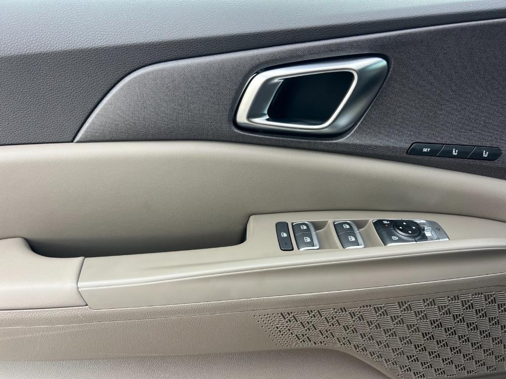 new 2026 Kia Carnival Hybrid car