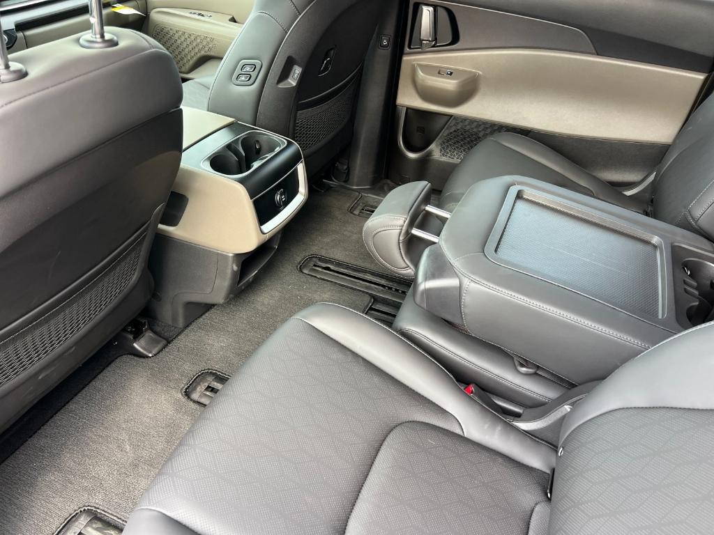 new 2026 Kia Carnival Hybrid car