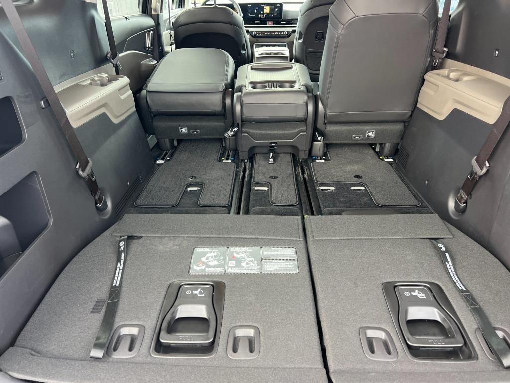new 2026 Kia Carnival Hybrid car