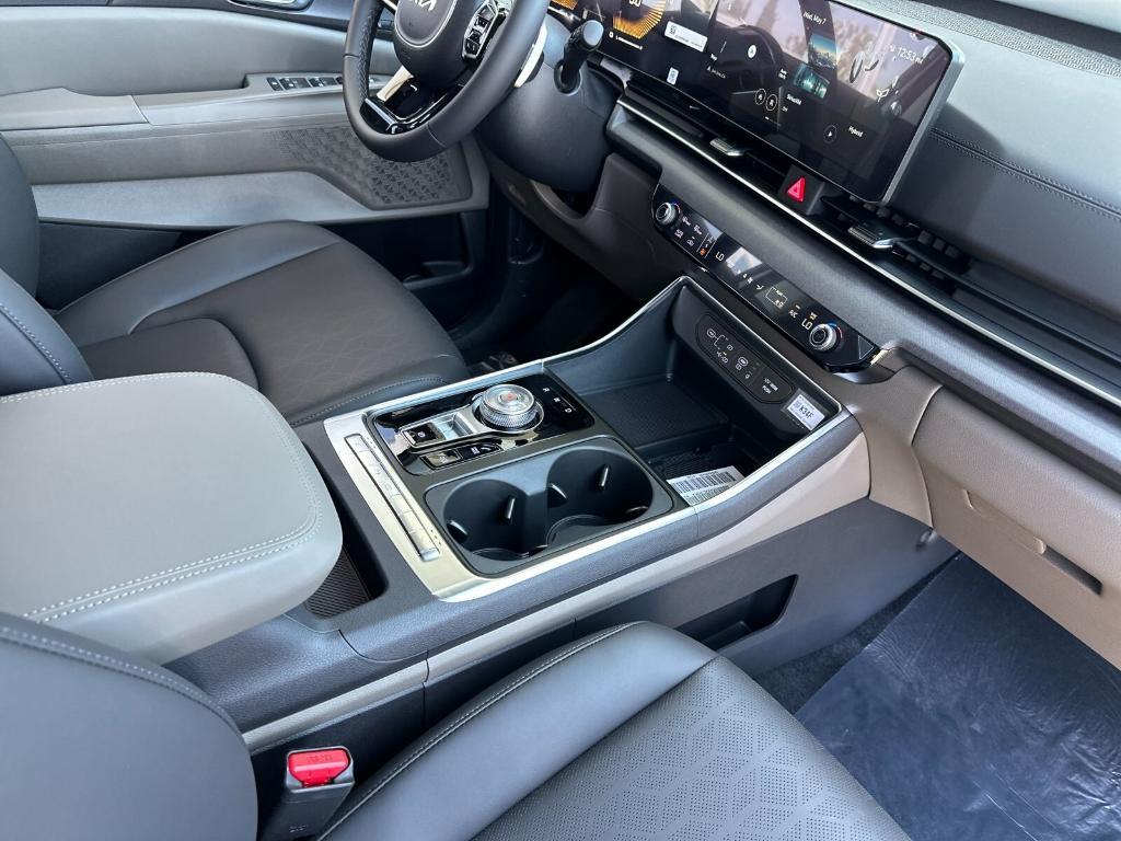 new 2025 Kia Carnival Hybrid car, priced at $45,195