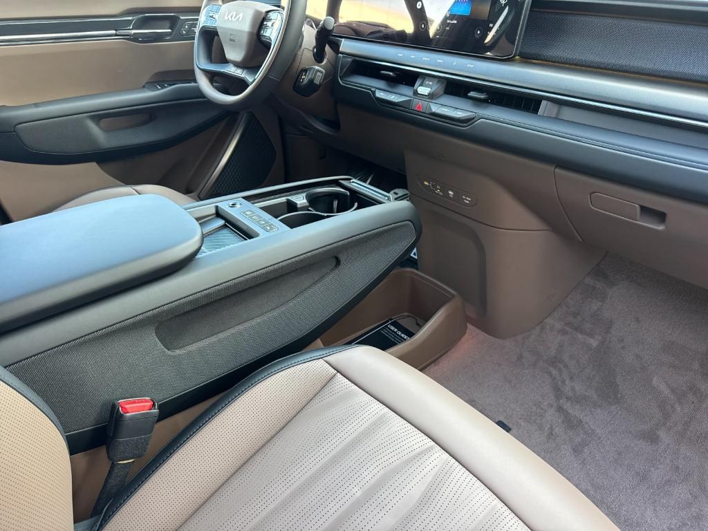 new 2026 Kia EV9 car, priced at $75,290