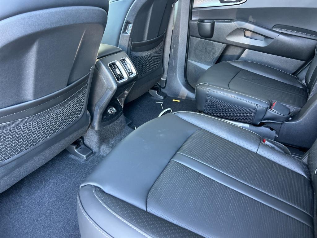new 2025 Kia Sorento Hybrid car, priced at $42,130