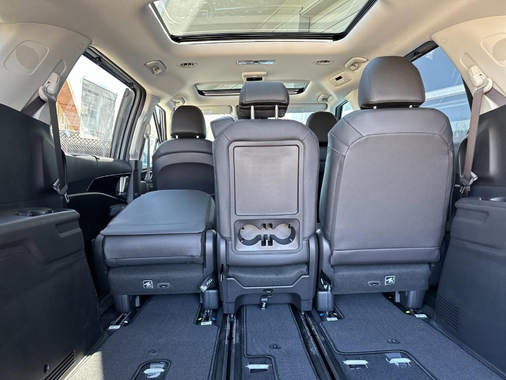new 2026 Kia Carnival Hybrid car, priced at $55,285