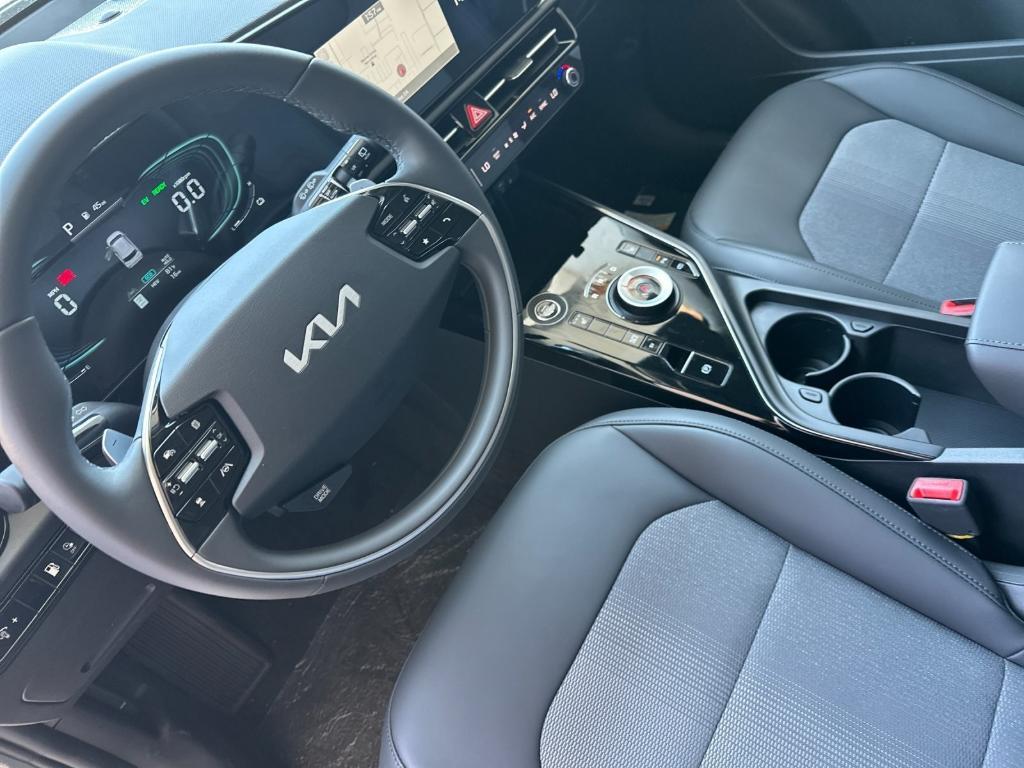 new 2025 Kia Niro Plug-In Hybrid car, priced at $36,060
