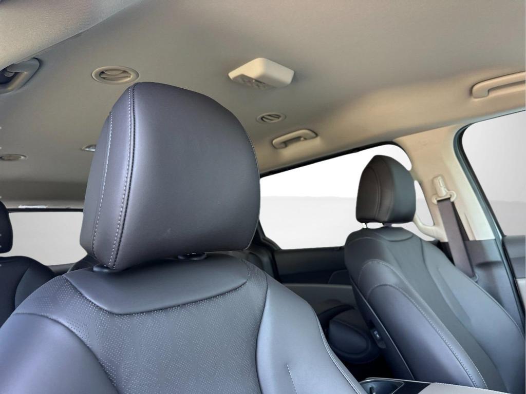 new 2025 Kia Carnival Hybrid car, priced at $45,195