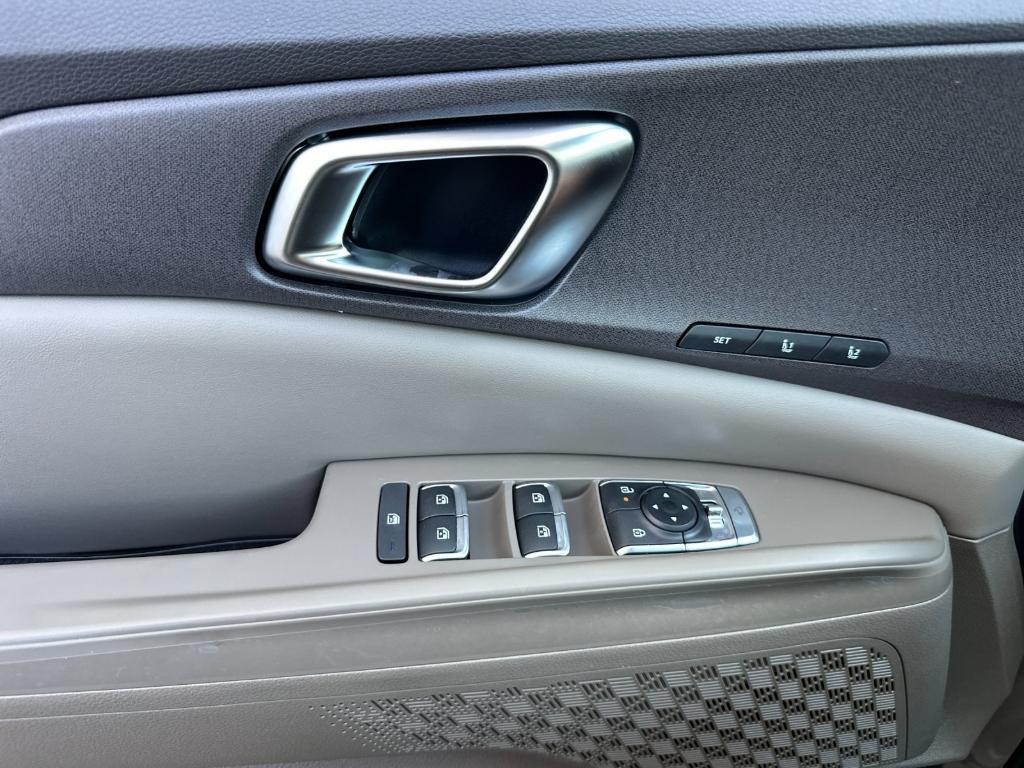 new 2025 Kia Carnival Hybrid car, priced at $45,195