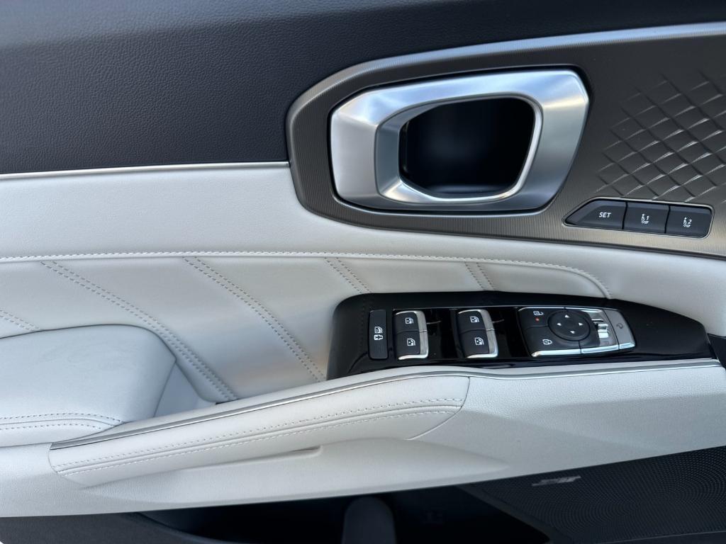new 2025 Kia Sorento Hybrid car, priced at $48,530