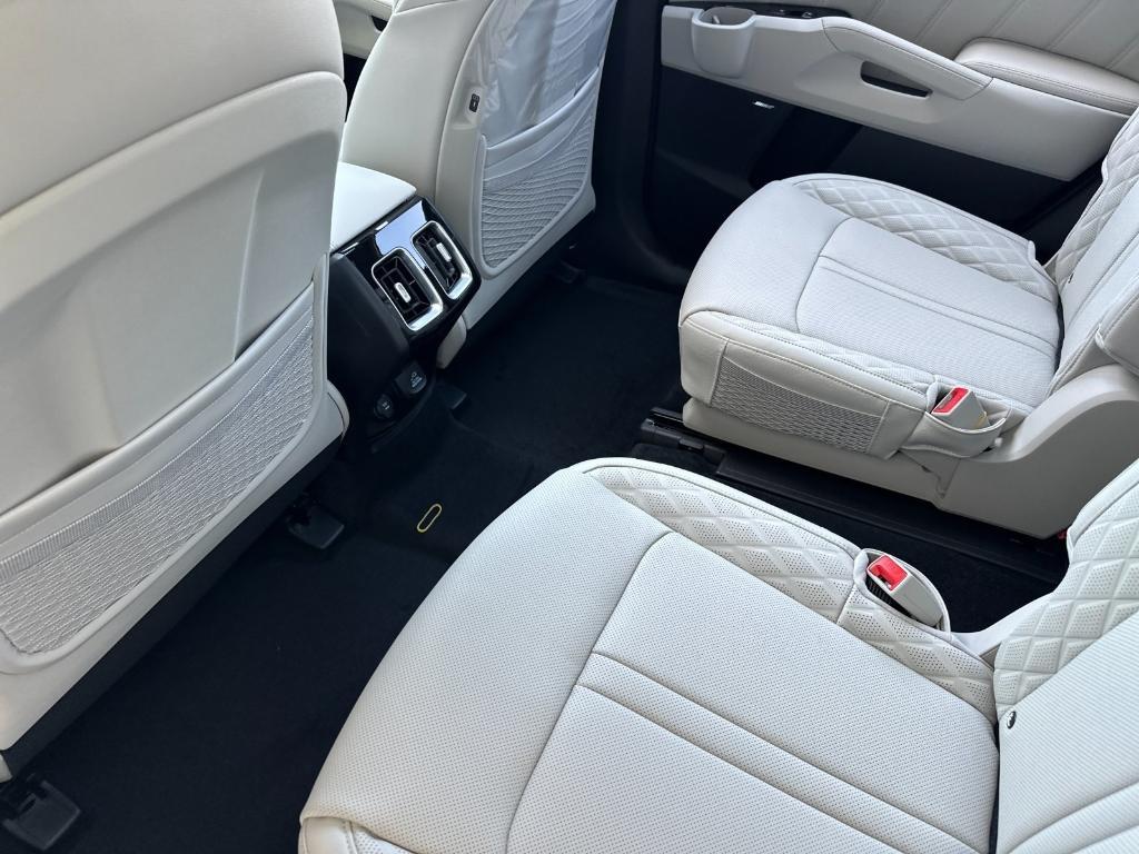 new 2025 Kia Sorento Hybrid car, priced at $48,530