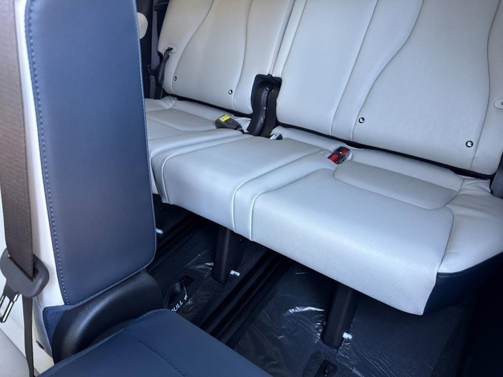 new 2026 Kia Carnival Hybrid car, priced at $45,520