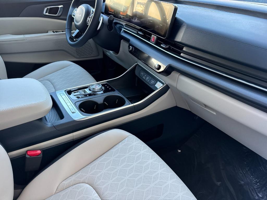 new 2026 Kia Carnival Hybrid car, priced at $45,520