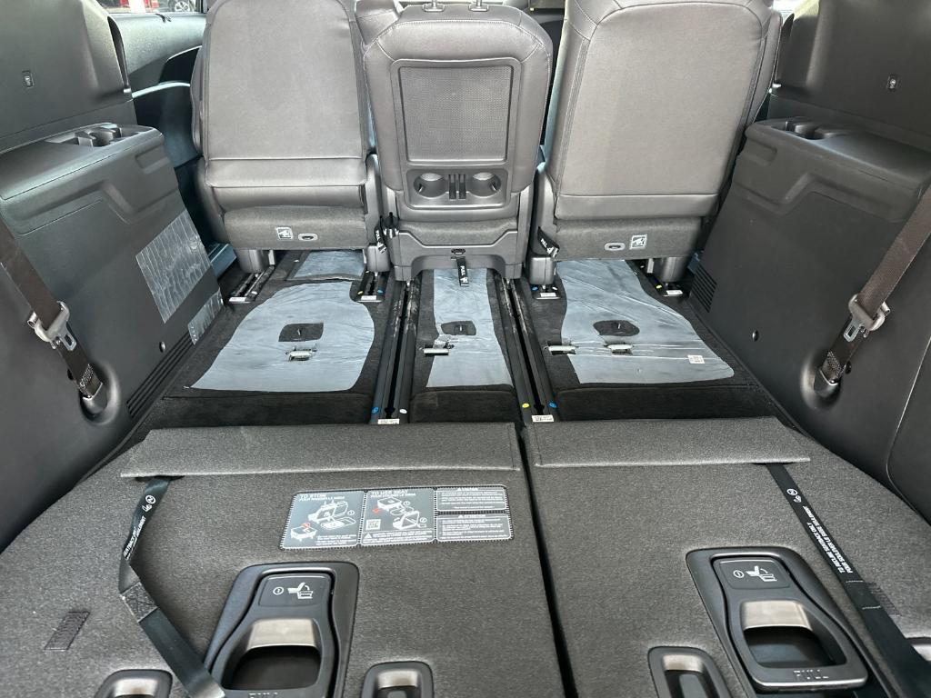 new 2025 Kia Carnival Hybrid car, priced at $57,670