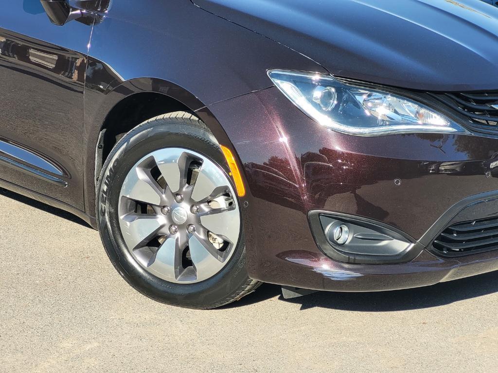 used 2018 Chrysler Pacifica Hybrid car, priced at $24,496