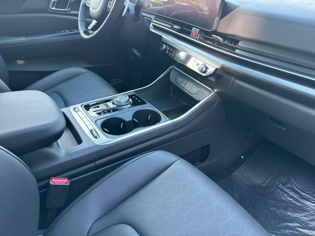 new 2026 Kia Carnival Hybrid car, priced at $50,870